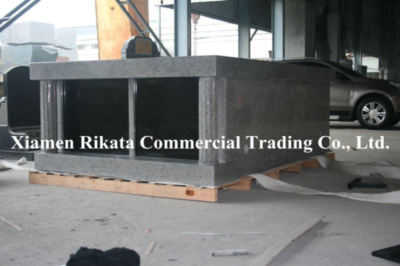 4 Crypts Granite Mausoleum with Concrete Floor and Flat Top