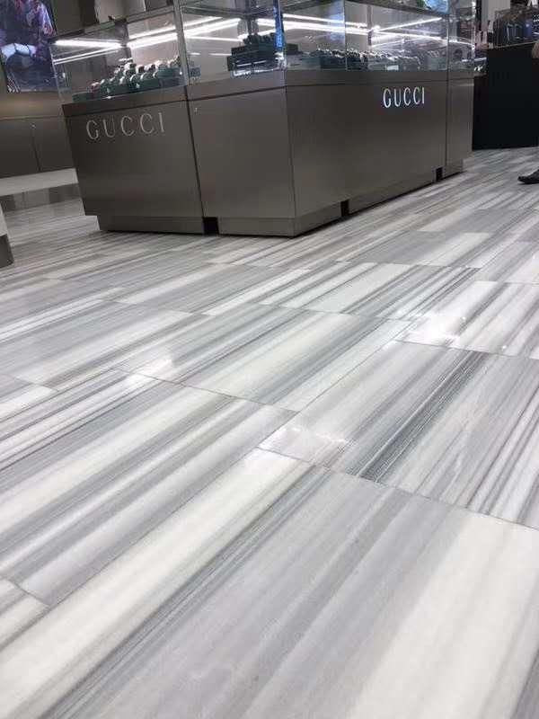 Bianco Carrara/Arabescatocorchia/Fishbelly White/Snow Flake White/Ariston/Volakos/Marmala White Natural Bookmatched Marble Slabs for Walling/Flooring Tiles