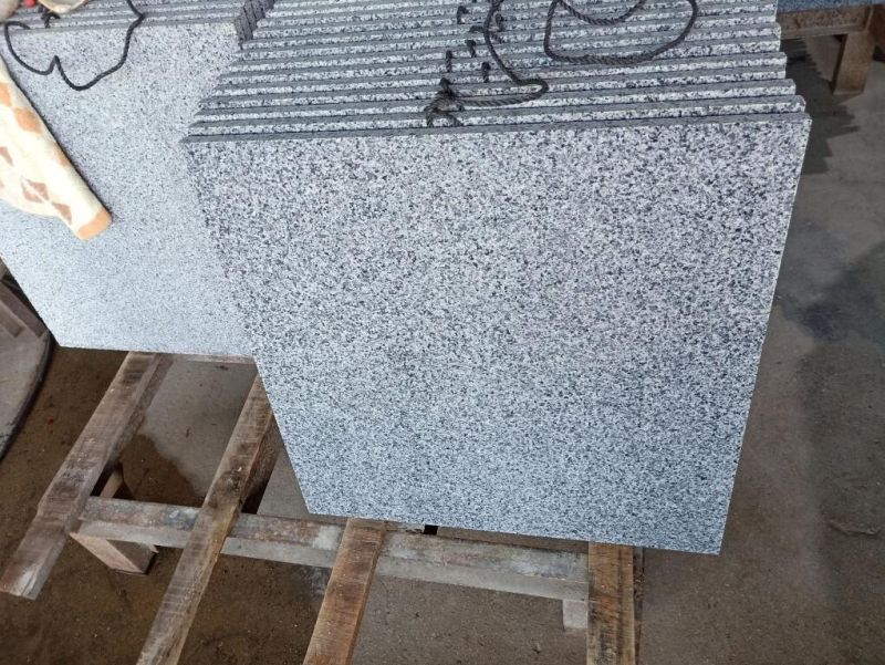Hot Sale Flamed New G654 Gray Granite Tiles/Slabs for Paving Stone
