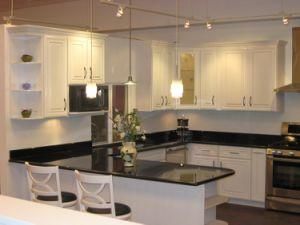 Best Prefabricated Black Galaxy Granite Stone Tile Worktop/Countertop for Kitchen