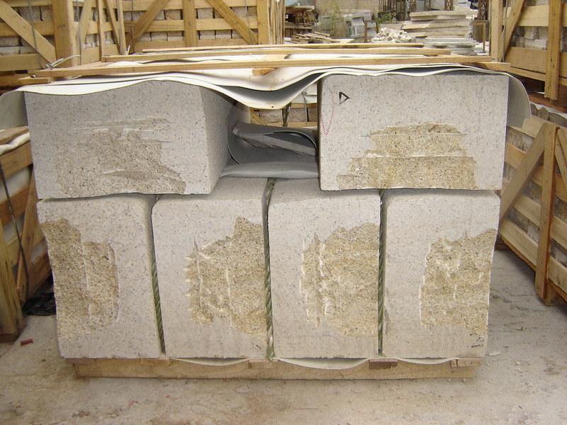 Natural Granite Kerbstone Road Curb Stone Price Pineapple Surface