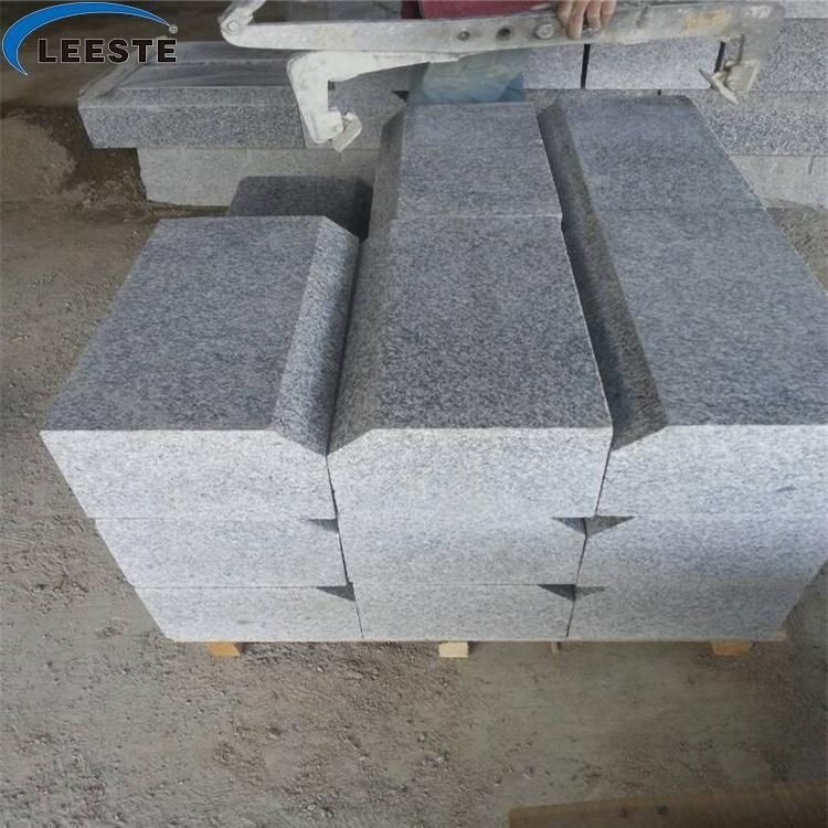 G603 Sardo Grey Light Grey Granite Kerbstone Sawn Cut Surface Flamed Surface Bavelled Edge