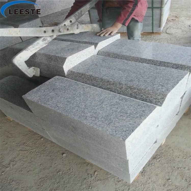 G603 Sardo Grey Light Grey Granite Kerbstone Sawn Cut Surface Flamed Surface Bavelled Edge