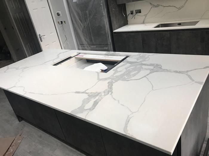 Factory Derect Yellow Artificial Quartz Slab with Sea Wave/Spray/Vein in Low Price