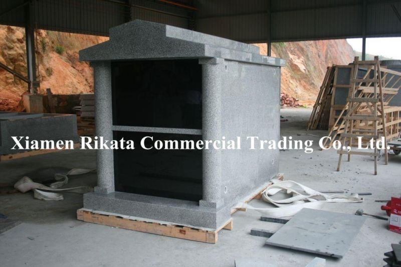 4 Crypts Granite Mausoleum with Concrete Floor and Flat Top