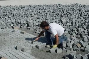 Light Grey, Rusty Yellow, Maple Red, Dark Grey etc Chinese Cheap Granite Tiles and Granite Paving Stones