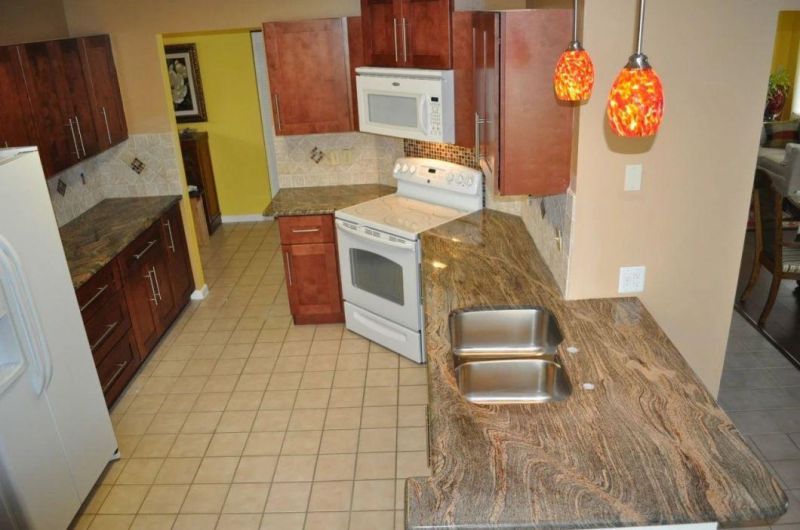 Grey/White/Black/Red/Brown/G603/G684/G654/Granite Kitchen Countertop with Flat Edge Polished