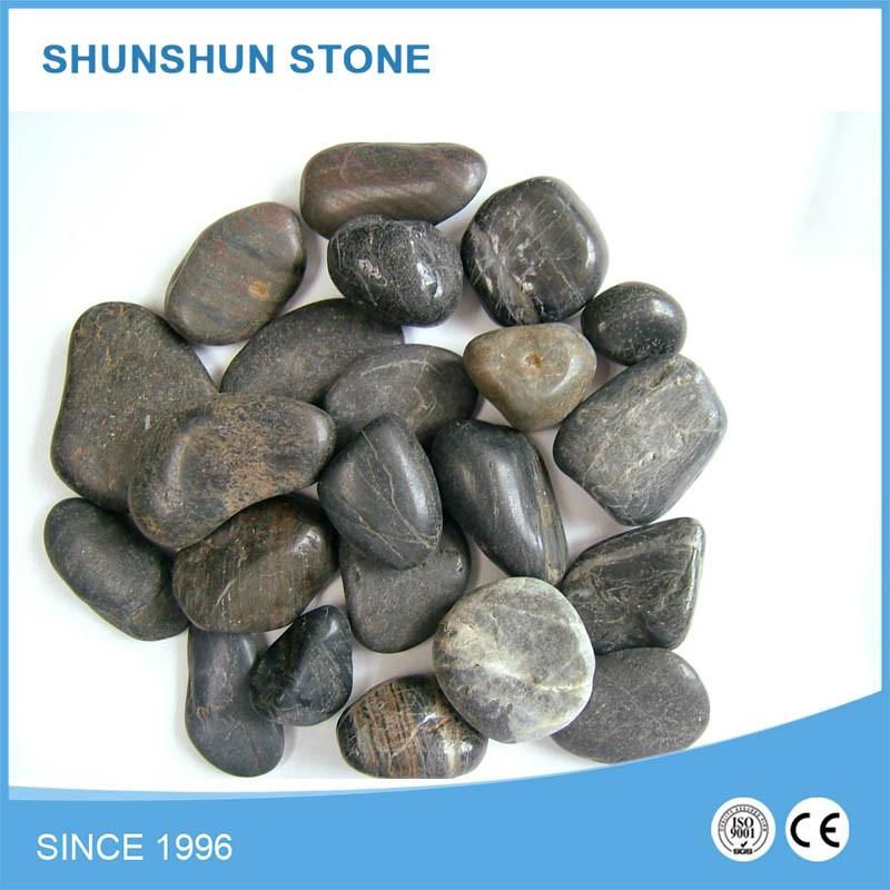 White and Black Natural Polished Pebbles for Landscaping