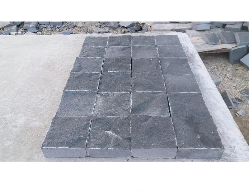 Wholesale and Cheap Black Granite Rough Natural Basalt for Cubicstone/Cobble/Paving Stone/ Cobblestone