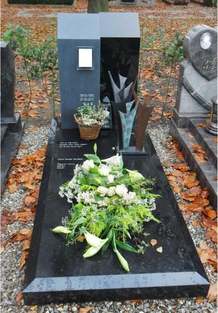 Widely Used Wholesale Polished Black Natural Granite Tombstone with European Style