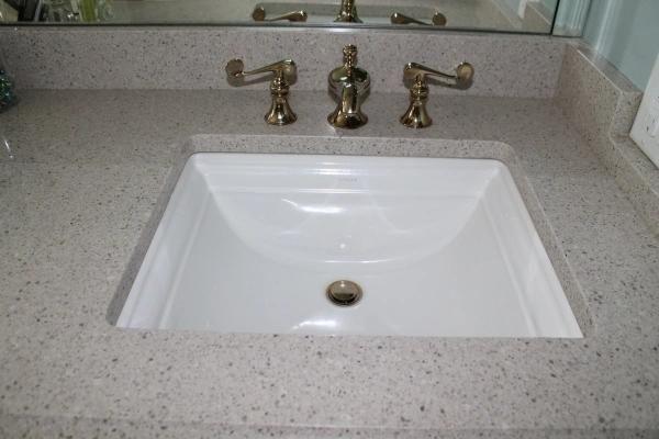 Aritificial Quartz Stone Vanity Top/Countertop for Bathroom/Kitchen Engineering Wholesale
