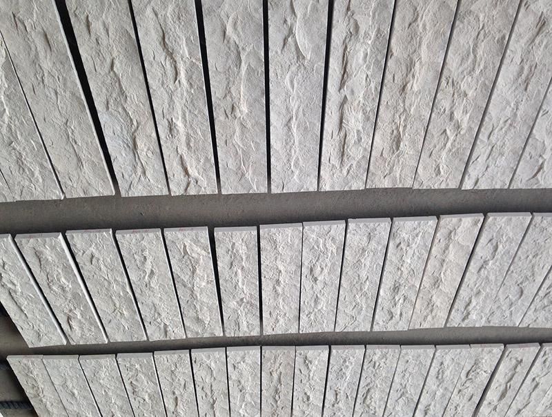 Antique /Split Face Aloewood Beige/Limestone for Floor Tile, Wall Cladding, Wall Tile/Slab/Stair