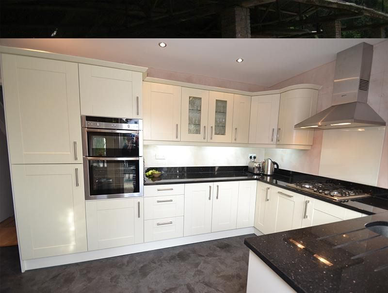 Solid Surface Natural Stone Polished River White/Swan White/ Santa Cecilia Black Granite Counter Top for Hotel, Home Kitchen