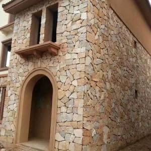 California Gold Slate Random Stone Veneer