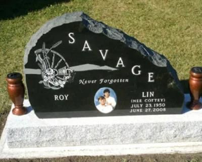 China Manufacturer Good Price Black Granite Monument Canada Headstone for Sale