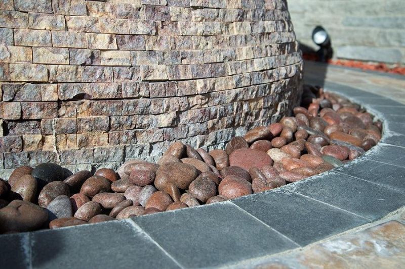 Red Polished Pebbles for Garden/Paths/Rockeries/Borders