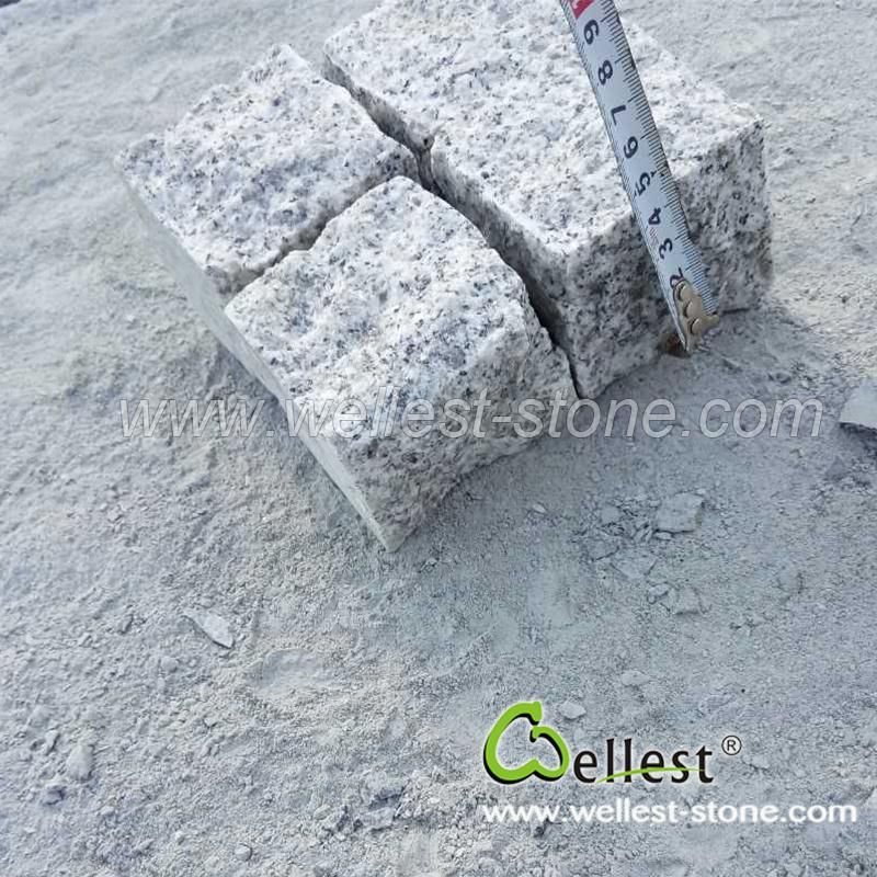 Natural Paving Stone Split Surface 5cm Thickness Grey Color Granite Cobble
