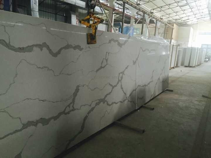 Polishing New Design Calacatta Raw Quartz Stone Slab