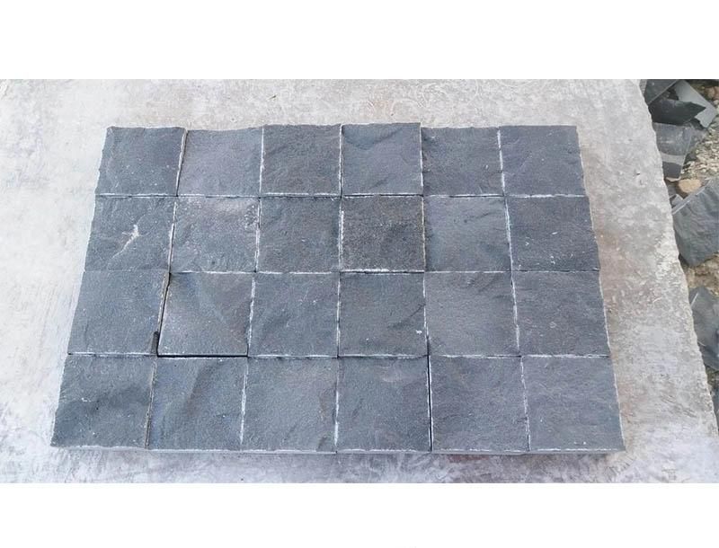 Wholesale and Cheap Black Granite Rough Natural Basalt for Cubicstone/Cobble/Paving Stone/ Cobblestone