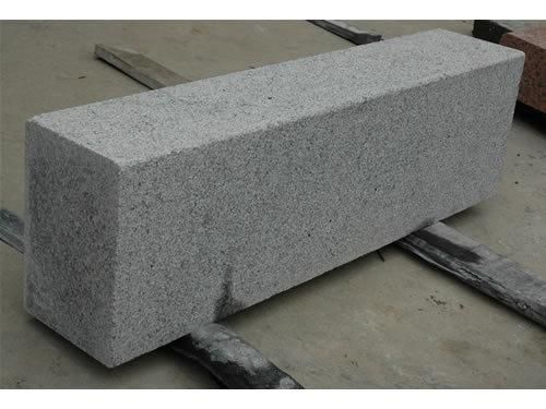 Hot Sell and Cheap G654 Granite Kerbstone for Garden and Road with Popular Types Like Flamed Surface and Polished Surface etc.