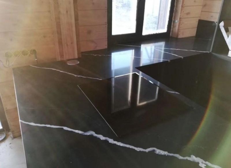 Customized Artificial Black with White Veins Quartz Countertops for Kitchen